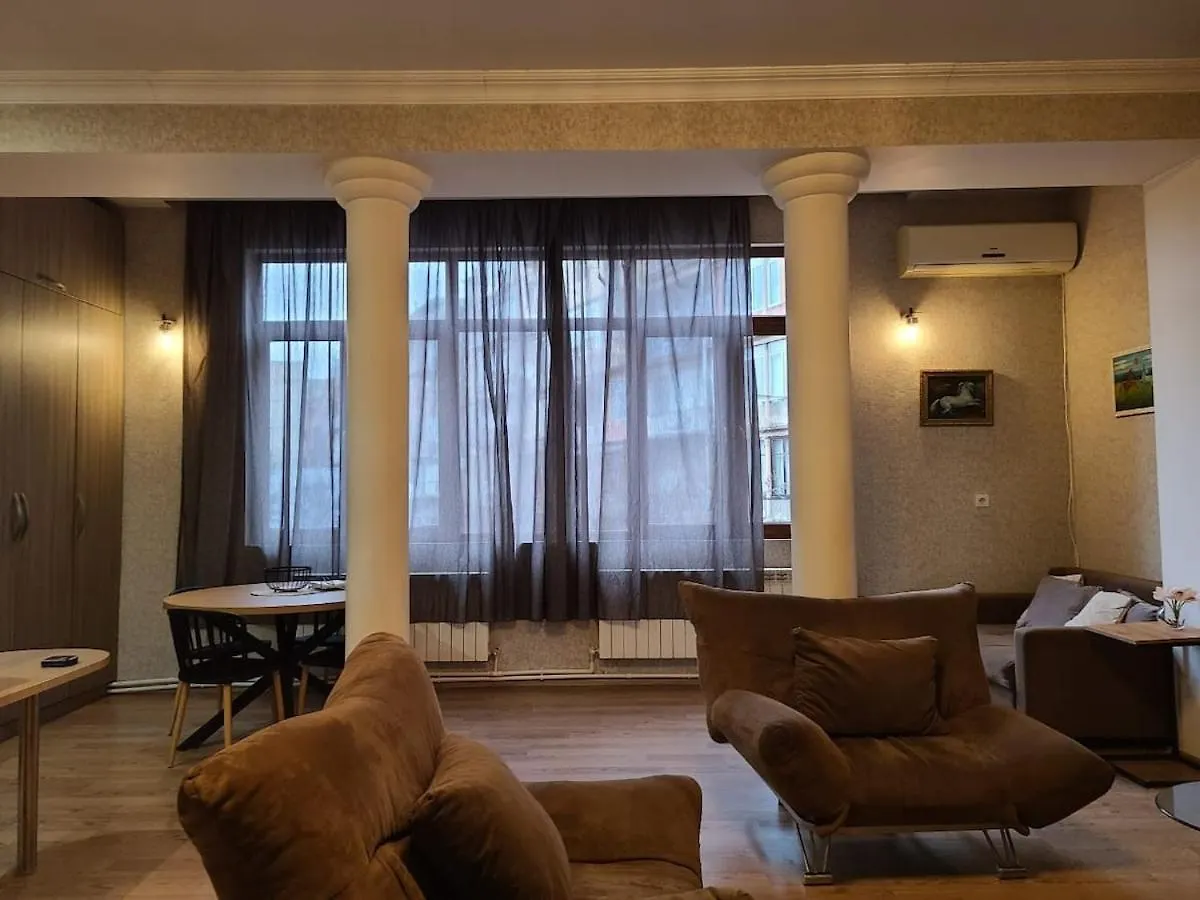 דירה Sale! 75 Sqm Old Tbilisi Daily&Monthly 1-Bd Apt גאורגיה